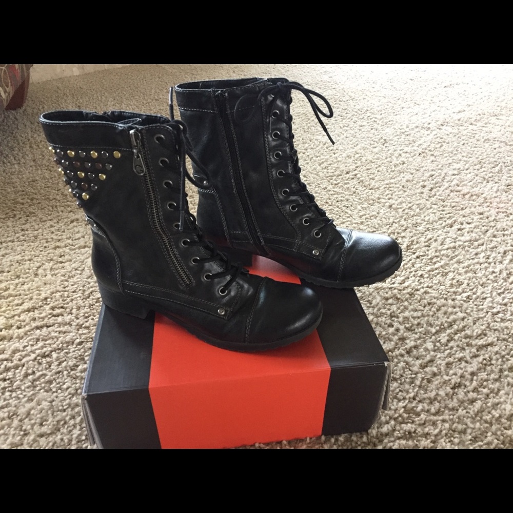 Guess boots